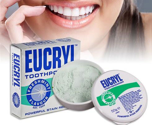 Sử dụng bột tẩy trắng răng Eucryl Toothpowder